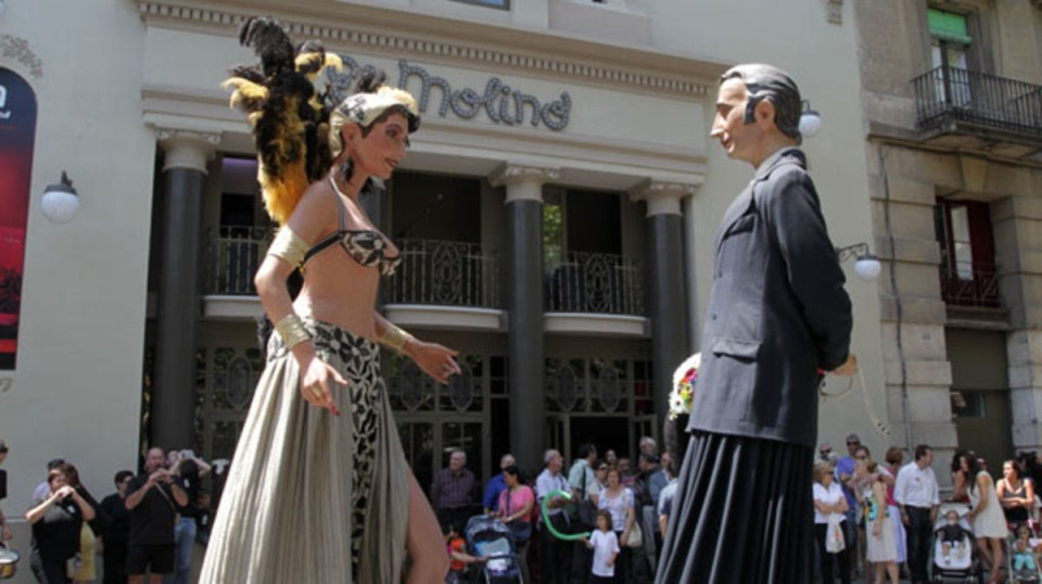 Gegants in front of the Molino theatre.