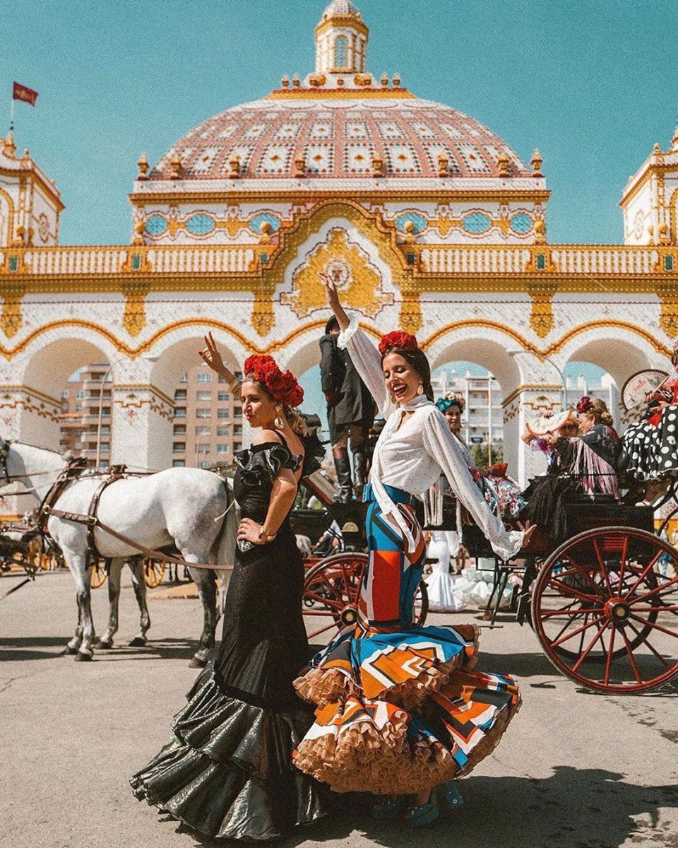 Outside the entrance to the fairgrounds at the Feria de Abril in Sevilla.