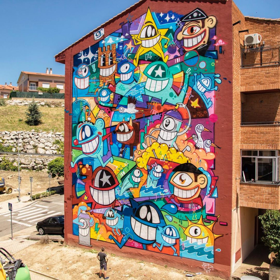 A colourful, large mural with smiling fish.