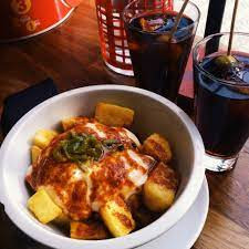 PATATAS BRAVAS & VERMUT